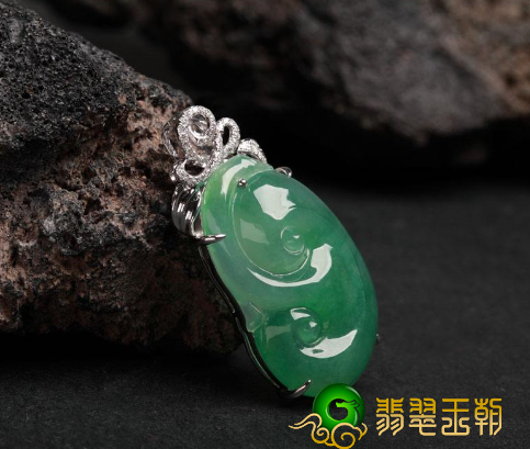 2021翡翠项链吊坠价格多少 翡翠项链吊坠价钱 