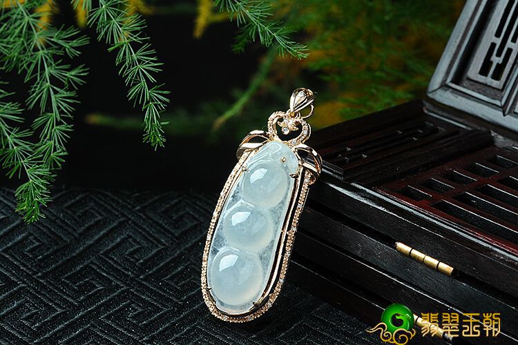 市场上的翡翠四季豆挂件值得买吗?它的寓意是什么? 第1张