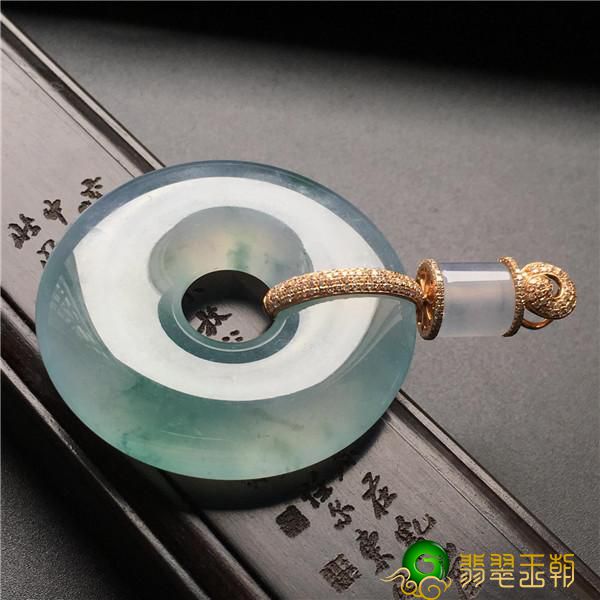 翡翠翡翠平安扣的喻意及配戴注重 第3张