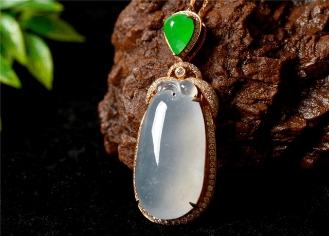 翡翠福瓜有什么寓意?这样的翡翠挂件一般多少钱? 第2张