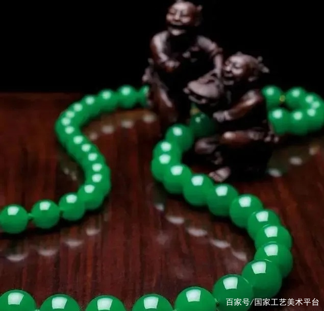 
                欣赏那些拍卖史上的稀世翡翠，顶级品质，难得一见
   第1张