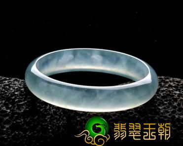 老翡翠手镯价钱_顶尖翡翠镯子​详细介绍   第1张