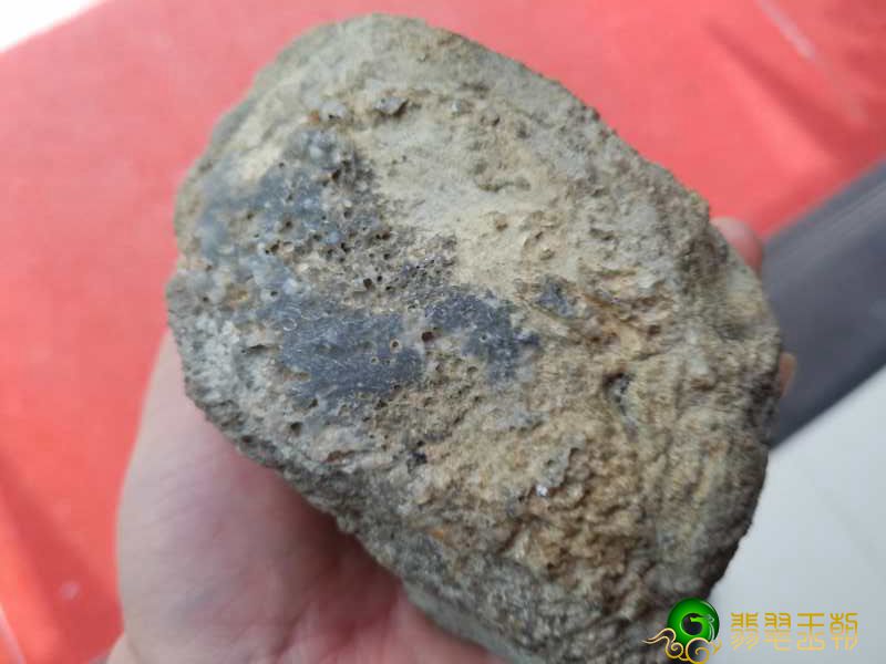 翡翠翡翠原石的皮成长为那样，十有八九是好毛料！   第1张