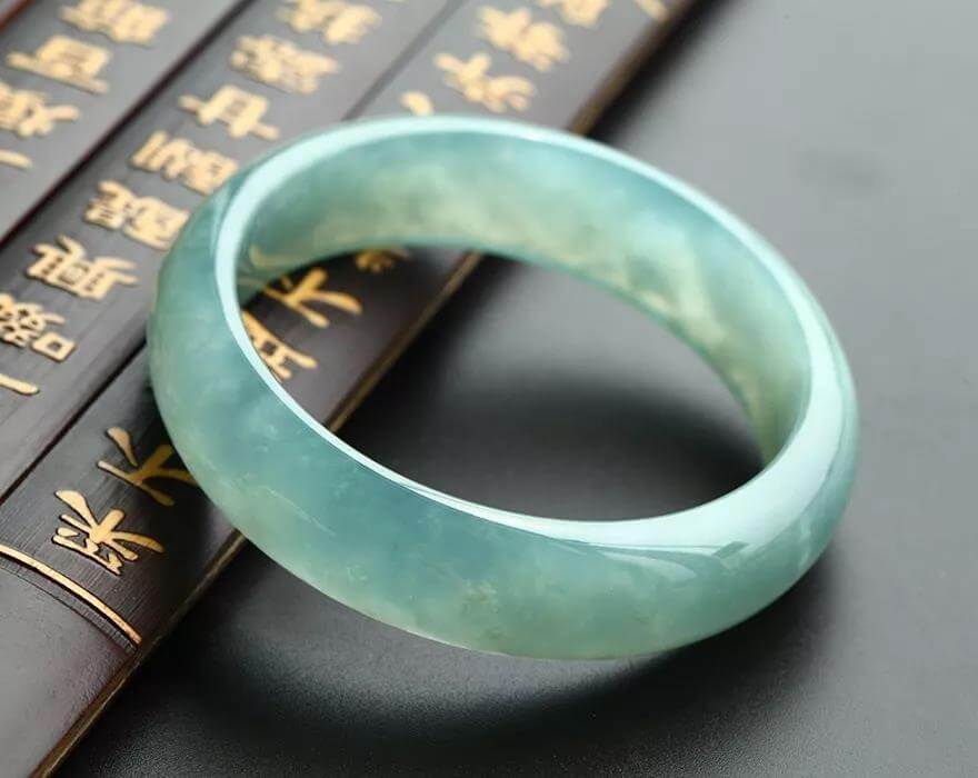 翡翠值钱吗？这些人用亲身经历告诉你，翡翠是真的很值钱！   第2张