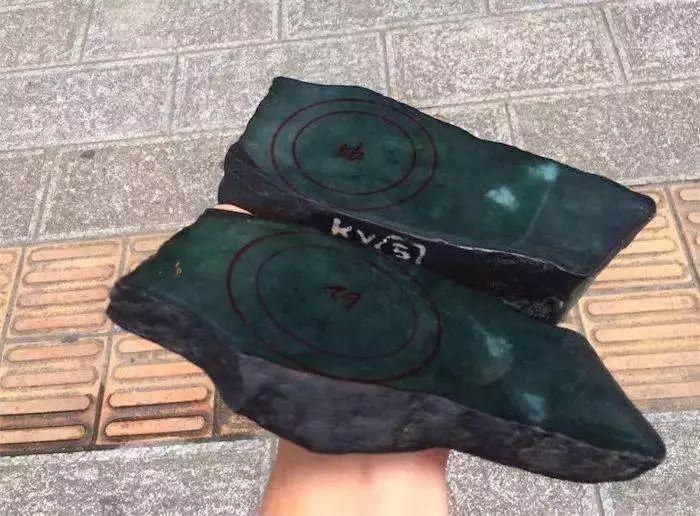 
                玉赏 | 油青，灰调之美
   第2张