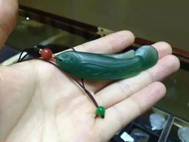 无意中淘到一块翡翠原石，设计一番后，成品让人感觉很特别！  第6张