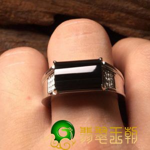 男人佩戴翡翠戒指的意义与原因有哪些   第1张