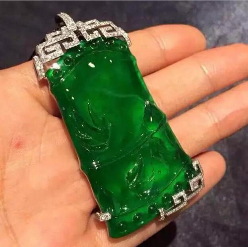 什么颜色的翡翠最好?及影响翡翠绿色调的因素有哪些?
第5张