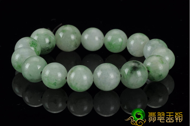 翡翠手串价格贵吗？这样挑选准没错！   第1张