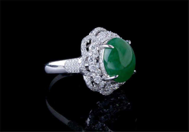 绿色翡翠戒指适合年轻人吗？绿色翡翠戒指会不会显老？(图文)   第5张