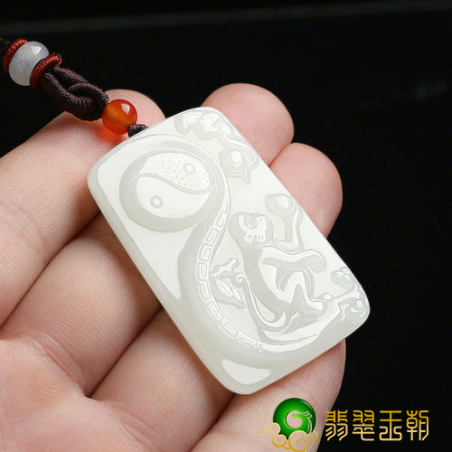 戴新疆和田玉有哪些好处呢 确实有美容养颜的功效吗   第1张