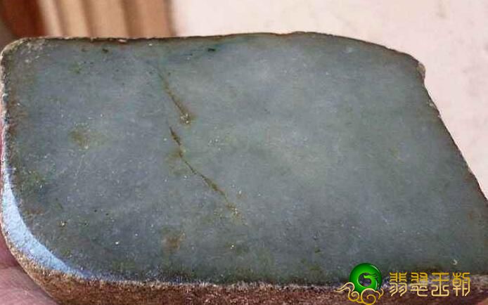 你掌握油青种翡翠翡翠原石吗？什么叫油青翡翠翡翠原石的原生态色有次生色？   第2张