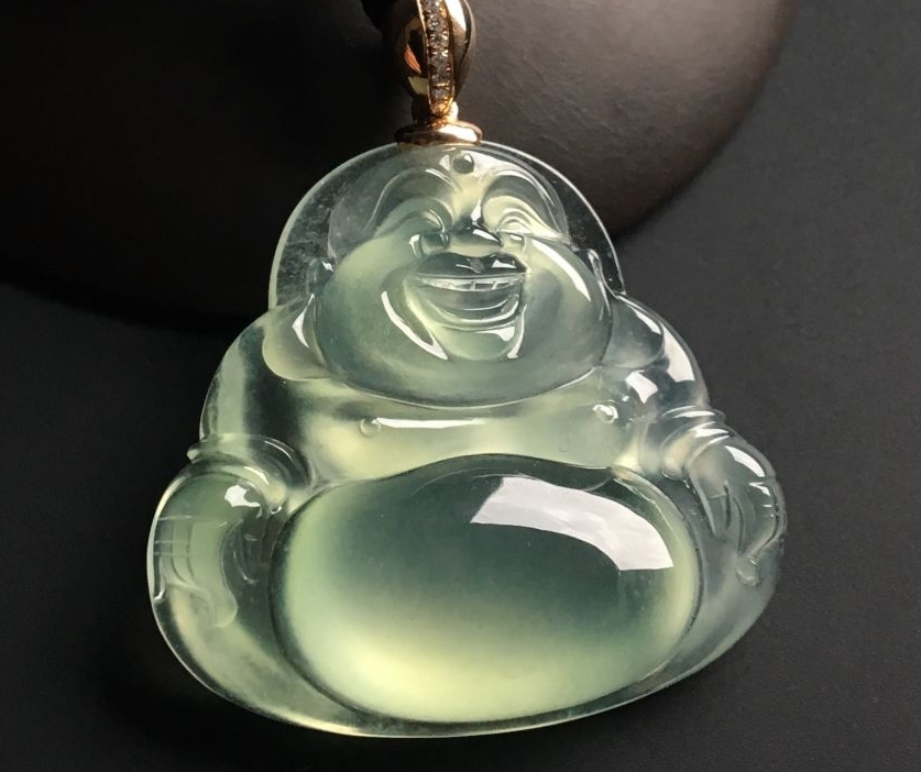 
                翡翠题材中的坐佛和站佛，究竟有何不同？
   第2张