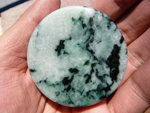 冰糯种飘花翡翠挂件价格多少？冰糯种是一种什么样的翡翠？   第3张