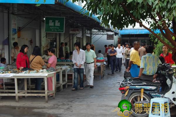 较为知名的翡翠销售市场你又了解好多个？低、中、高端翡翠随意选！   第2张