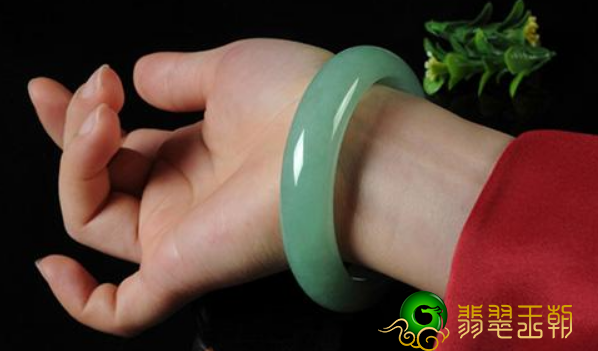 为什么说“玉养人，人养玉”？ 具体这仅仅大家对玉石的一种心理状态寄予   第1张