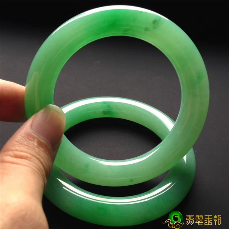 什么是春带彩翡翠，春带彩的价值你没想到有这么高吧   第3张