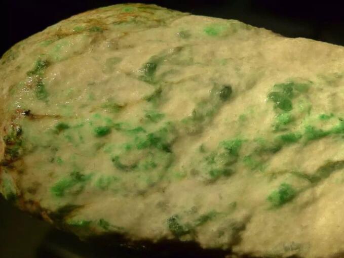 飘花的价值是附加价值,翡翠原石有没有飘花怎么看? 第2张