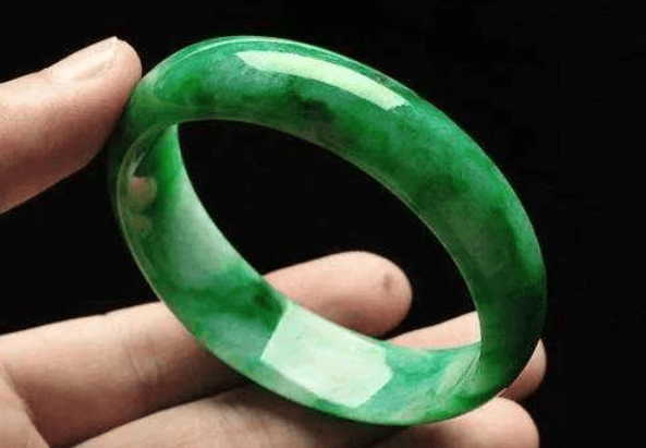 
                花青翡翠手镯多少钱？花青翡翠选购要点有哪些？
   第3张