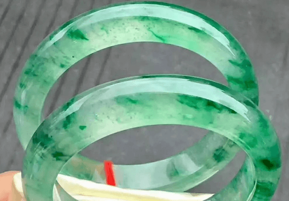 翡翠手镯的种类有哪些？ 看看你的翡翠手镯选对了没有？ 