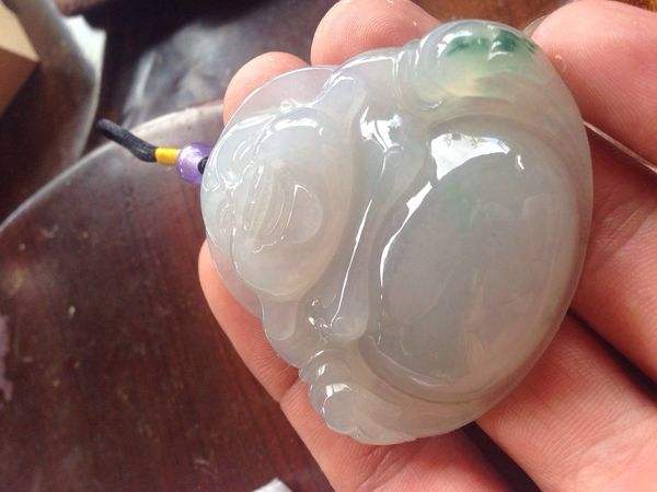 冰糯种飘花翡翠挂件价格多少？冰糯种是一种什么样的翡翠？   第1张