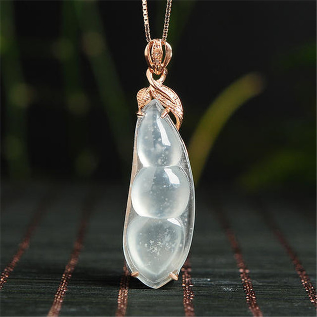 翡翠四季豆有什么寓意？讲一讲佩戴过程如何保养！   第3张