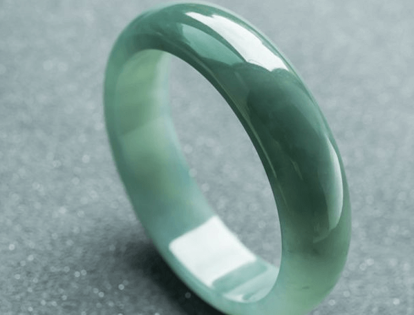 翡翠中的油青好吗？带你全面了解油青种翡翠(图文)   第2张