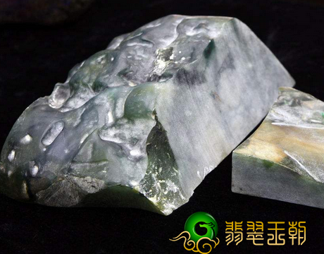 翡翠翡翠原石的价钱要多少钱一克 翡翠翡翠原石的价格是多少 