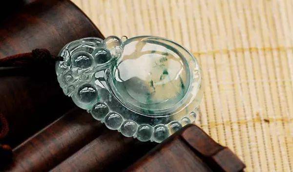 翡翠玉雕作品的制作过程   第4张