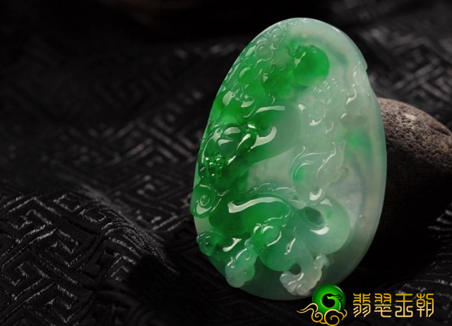 翡翠內部的残渣该如何辨别?文图融合告知大伙儿该怎么辨别 第1张