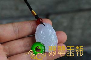 翡翠挂链有什么寓意 佩戴翡翠挂链都有哪些好处 第3张