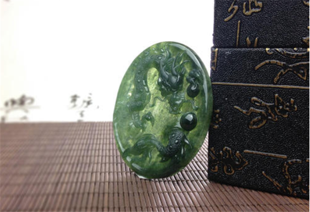 翡翠龙牌女士可以戴吗?看完恍然大悟！(图文)   第2张