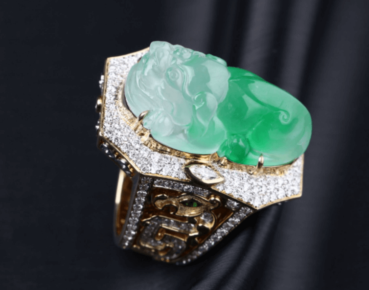 选购翡翠是先看种水还是颜色？本文为你揭开答案！   第3张