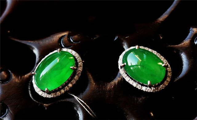 翡翠有没有帝王绿？教你正确认识它！(图文)   第1张