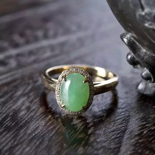 
                看完这6点，还不会选翡翠蛋面，你来找我
   第1张