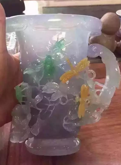 
                巧色俏色分色！都是翡翠玉雕，到底有何不同？
   第2张