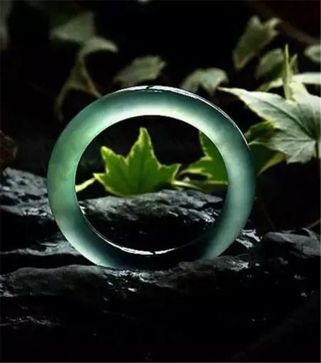 什么是龙石种翡翠？讲一讲它的特征！   第1张