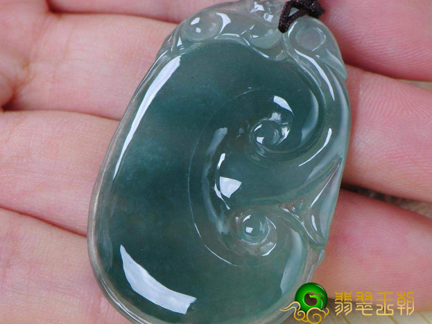 蓝水翡翠的价格和保养,蓝翡翠都有哪些种类? 第2张