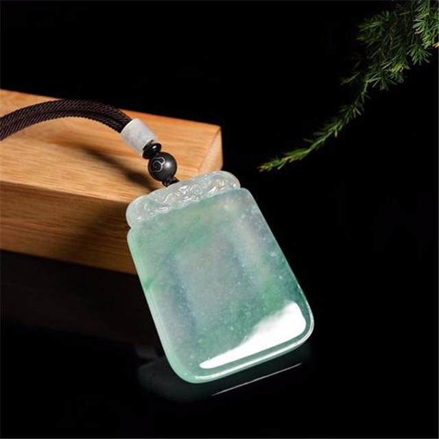 翡翠无事牌有禁忌吗?我们一起来揭晓答案!(图文) 第1张