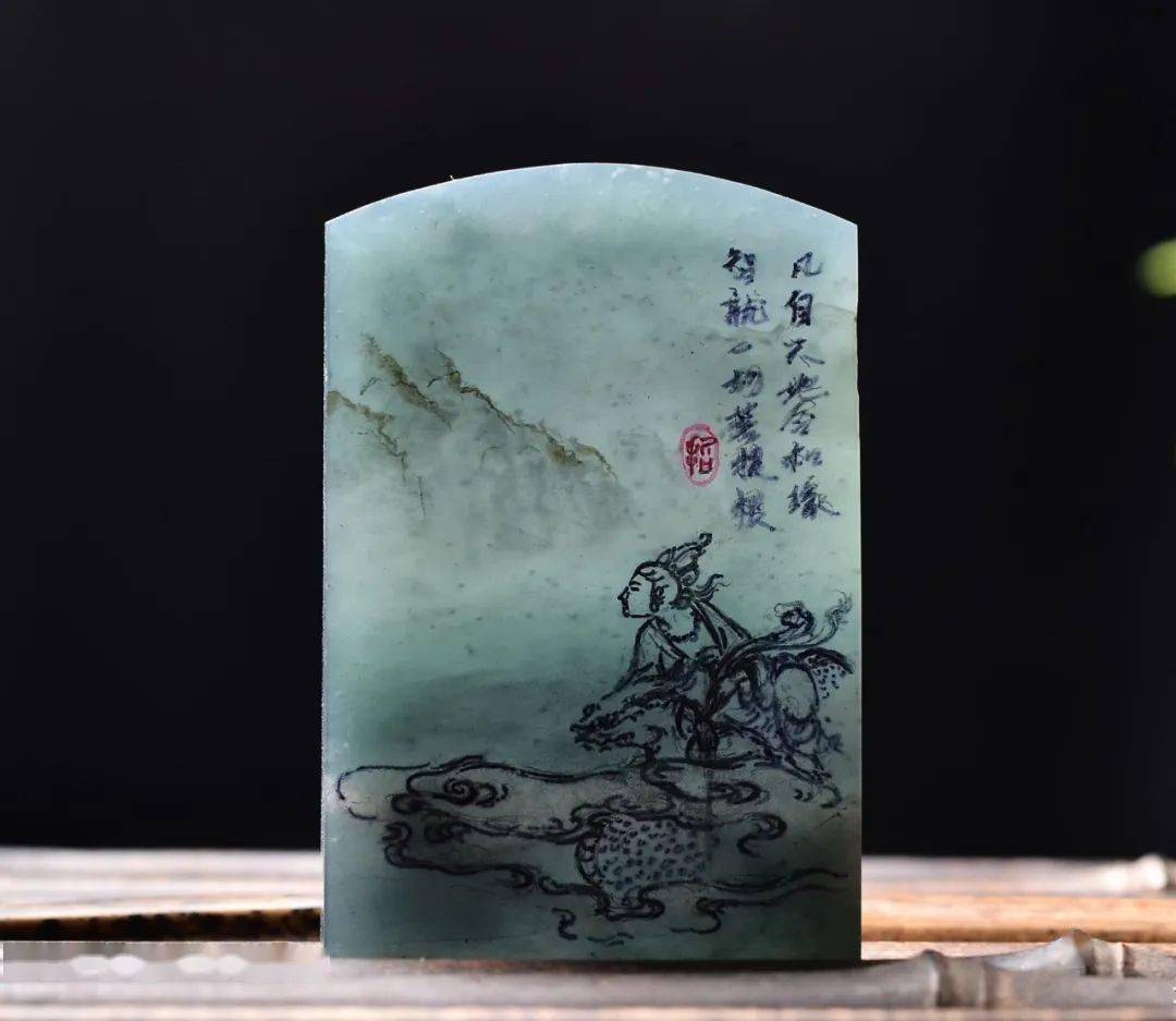 三块蓝水飘雪花棉的翡翠片料，设计集合了地海空，太有竟境了！  第5张