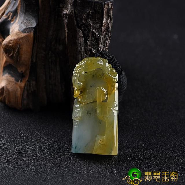 千姿百态的翡翠龙牌都代表什么寓意？   第3张