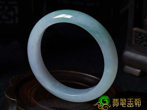 过年或过节送翡翠不可以乱送，在其中有很大的喻意注重   第9张