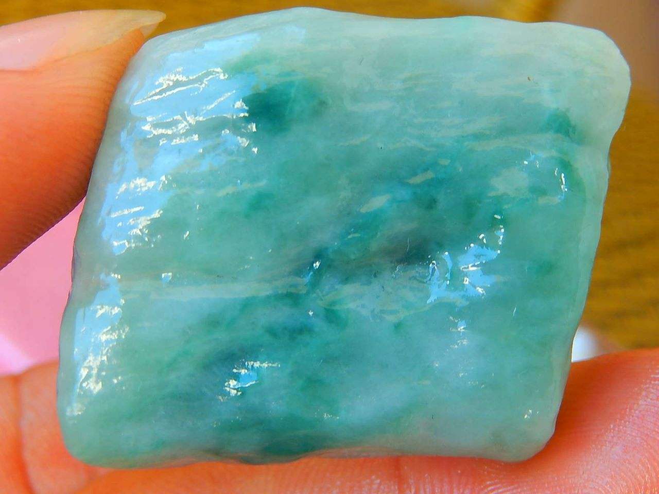 冰糯种飘花翡翠挂件价格多少？冰糯种是一种什么样的翡翠？   第2张