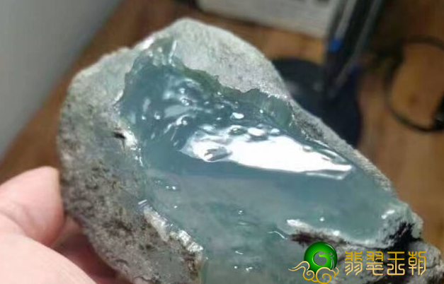 冰种翡翠翡翠原石和玻璃种翡翠翡翠原石的差别,有哪些不一样   第1张