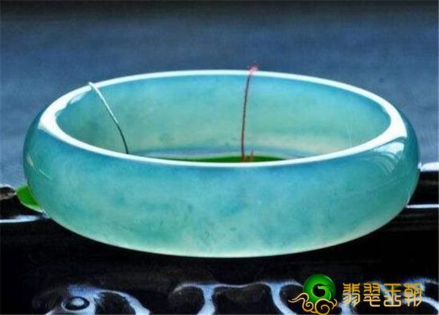 晴水翡翠到底是一种哪些的翡翠？其处在哪些影响力！   第1张