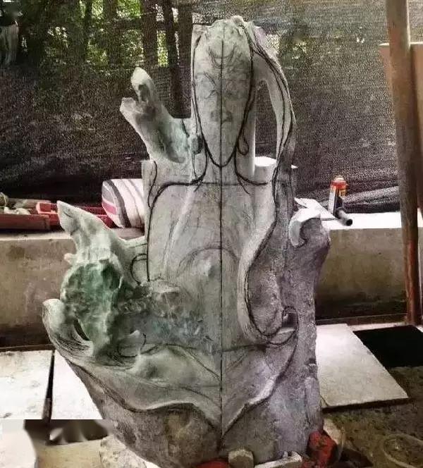 
                一块100公斤的翡翠原石雕成马蜂窝，不要大惊小怪，请看到最后！
   第6张