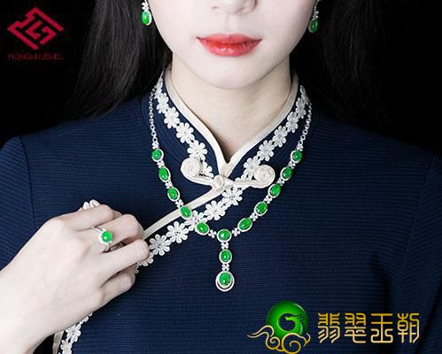 老翡翠手镯价钱_顶尖翡翠镯子​详细介绍   第2张
