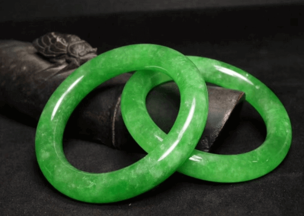 祖母绿手镯价格那么贵，怎么买不会上当？   第3张