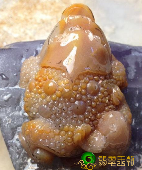 《母子金蟾》对你说顽石雕工艺品与不雕有什么不同   第4张