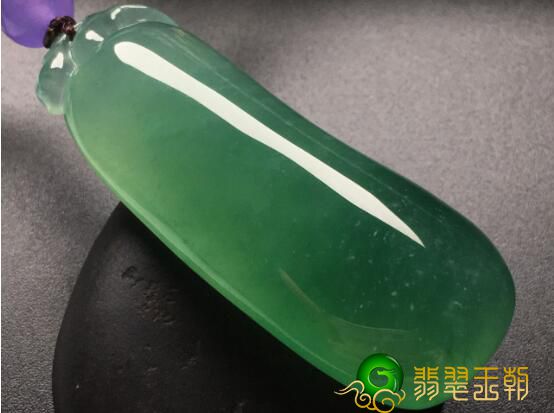 翡翠福瓜并不是“瓜”？有关翡翠项链吊坠福瓜你务必了解的专业知识   第2张